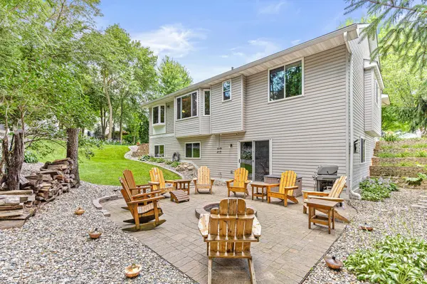 9129 Glacier RD, Saint Bonifacius, MN 55375