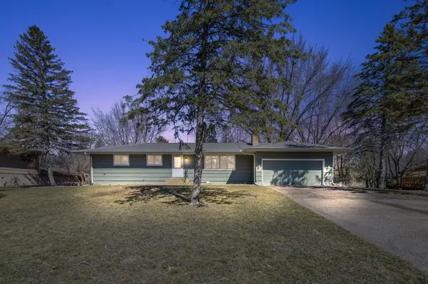 8320 Wesley DR, Golden Valley, MN 55427