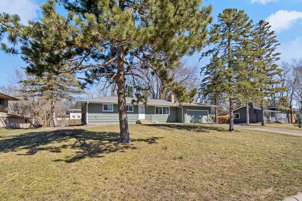 8320 Wesley DR, Golden Valley, MN 55427