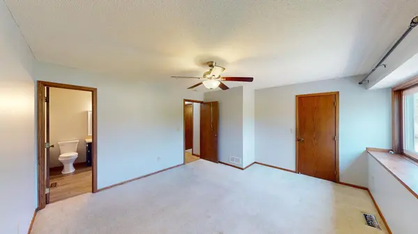 643 Farrell ST N Maplewood, MN 55119