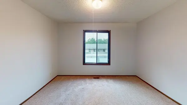1260 Wagon Wheel RD Hopkins, MN 55343