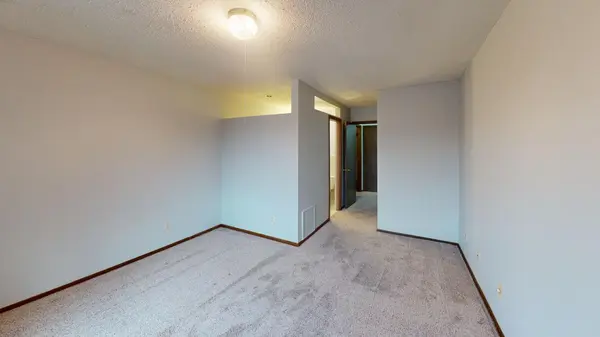 1260 Wagon Wheel RD Hopkins, MN 55343