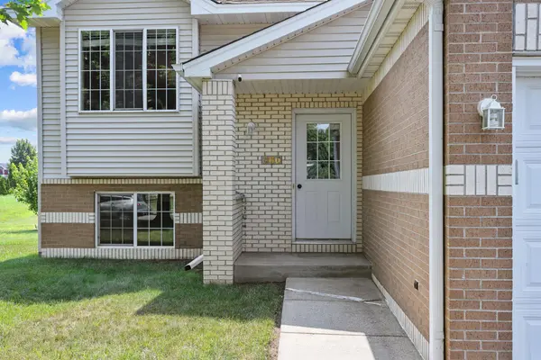 660 Marigold DR S, Cambridge, MN 55008