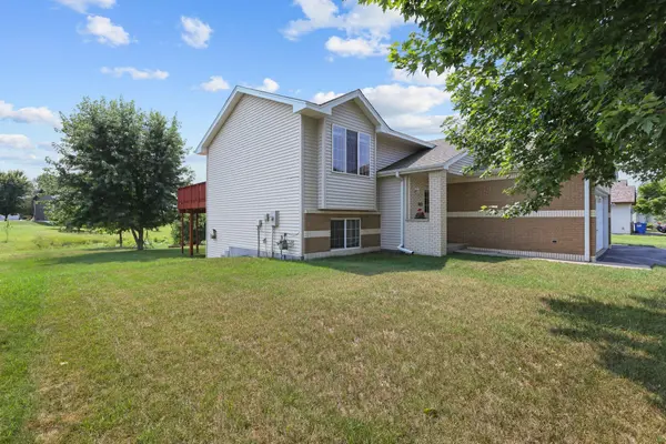 660 Marigold DR S, Cambridge, MN 55008