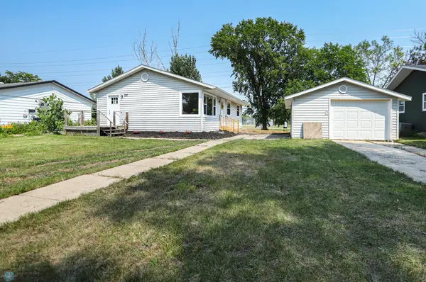 331 Cedar LN, Fargo, ND 58078