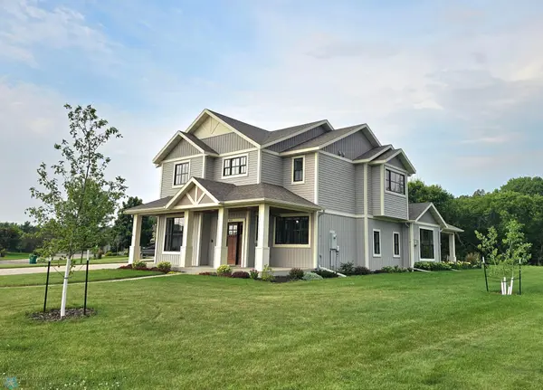 421 Liberty LN, Horace, ND 58047