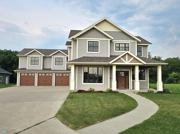 421 Liberty LN,  Horace,  ND 58047