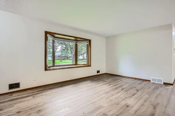 6101 71st AVE N, Brooklyn Park, MN 55429