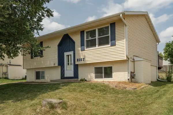 2107 46th ST NW, Rochester, MN 55901