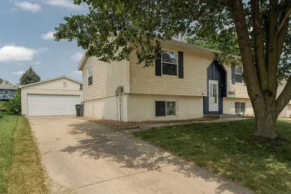 2107 46th ST NW, Rochester, MN 55901