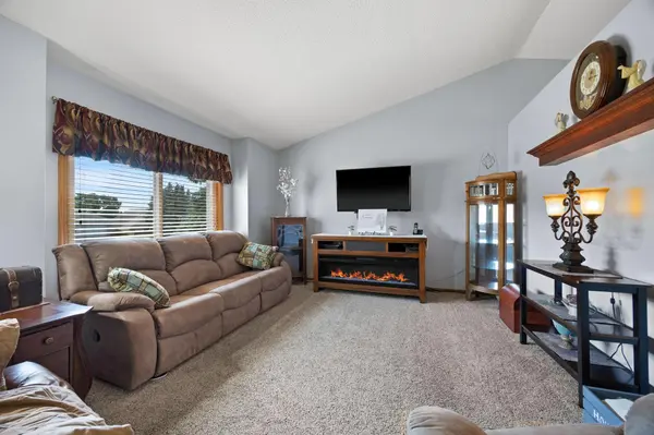 1746 Tipton CIR NW, Elk River, MN 55330