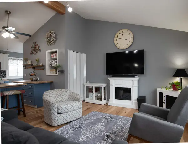 2280 Lamplight DR, Woodbury, MN 55125