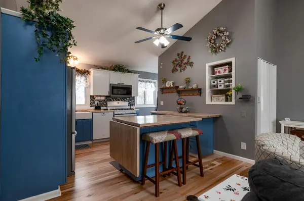 2280 Lamplight DR, Woodbury, MN 55125