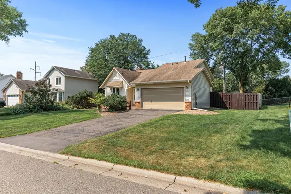 7452 Jeffery LN S, Cottage Grove, MN 55016