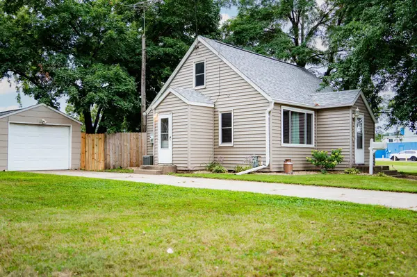 1339 Division ST W, Faribault, MN 55021