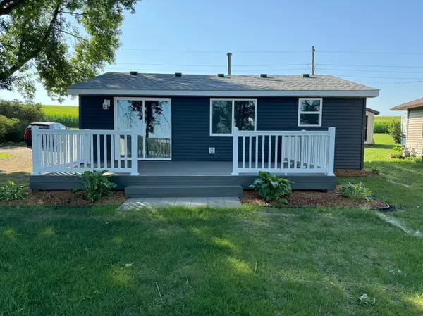 26904 Sioux TRL, Madison Lake, MN 56063