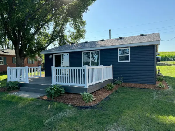 26904 Sioux TRL, Madison Lake, MN 56063