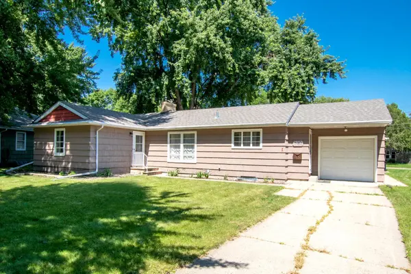 1709 Ives AVE N, Glencoe, MN 55336