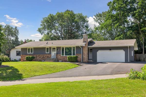 534 Fairfield DR NW, New Brighton, MN 55112