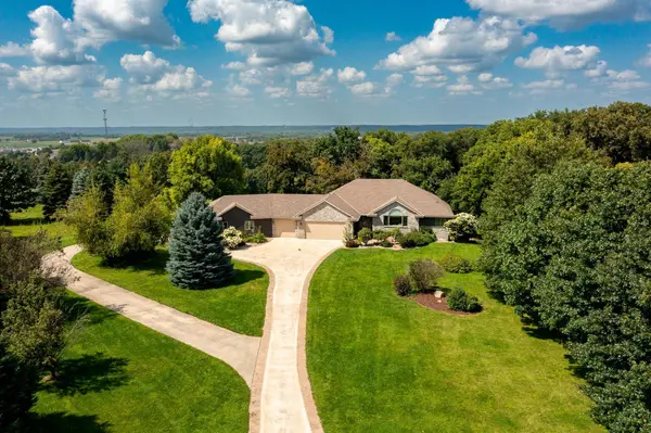 11520 Susan LN, Belle Plaine Twp, MN 56011