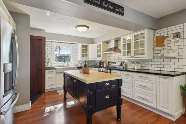 102 7th AVE N, Hopkins, MN 55343