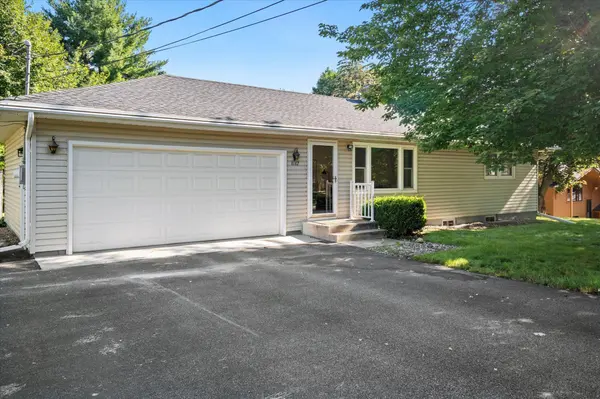 6142 Evergreen RD, Mound, MN 55364