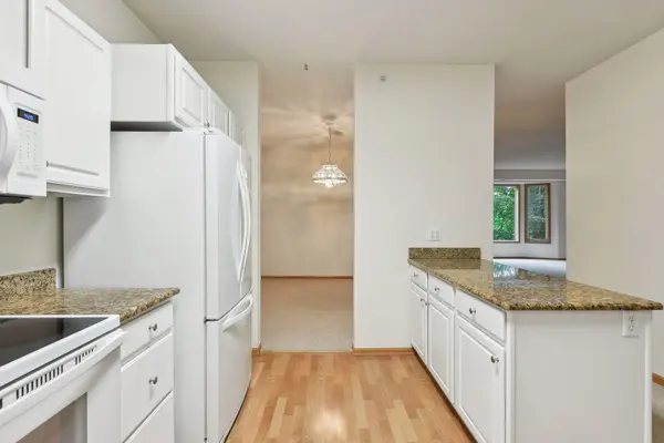 5985 Rowland RD #201, Minnetonka, MN 55343
