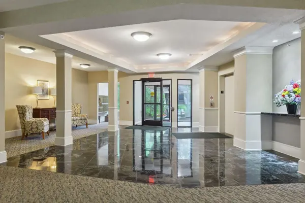 5985 Rowland RD #201, Minnetonka, MN 55343