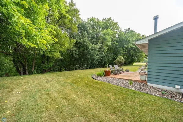 799 Royal Oaks DR N, Fargo, ND 58102