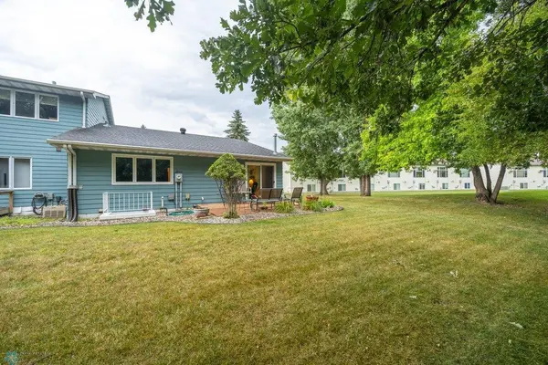 799 Royal Oaks DR N, Fargo, ND 58102