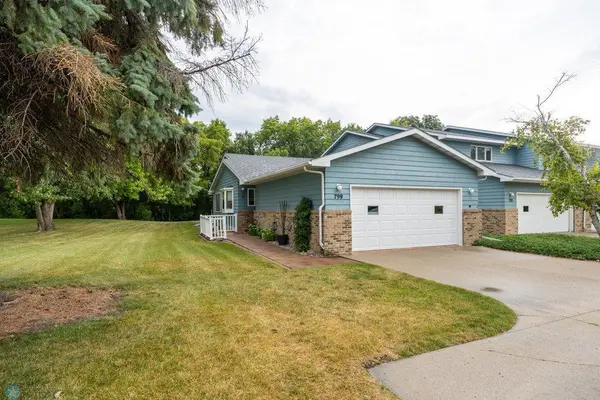 799 Royal Oaks DR N, Fargo, ND 58102