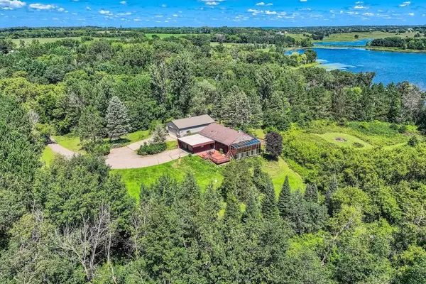 1473 N Bay RD, Saint Joseph Twp, WI 54025