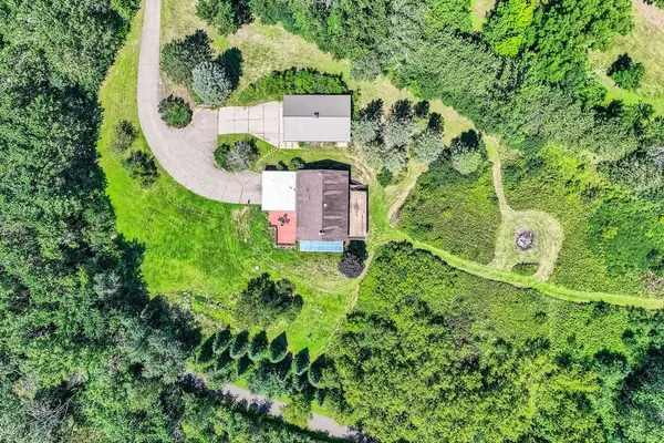 1473 N Bay RD, Saint Joseph Twp, WI 54025