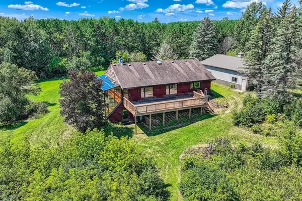 1473 N Bay RD, Saint Joseph Twp, WI 54025