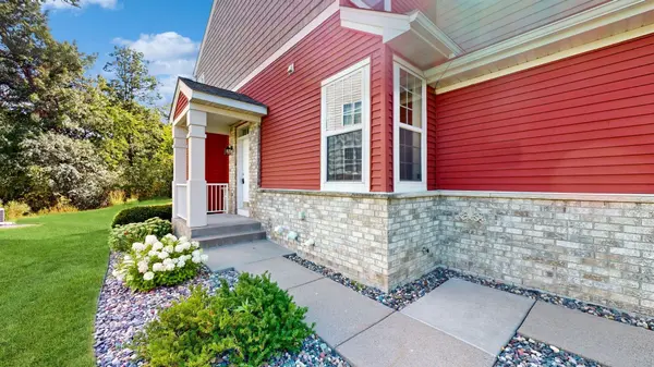 18116 Kindred CT, Lakeville, MN 55044