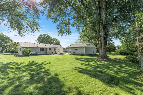 952 Redwell LN, Apple Valley, MN 55124