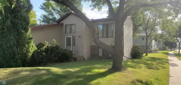 2912 27th ST S,  Fargo,  ND 58103