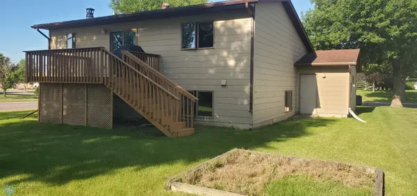 2912 27th ST S, Fargo, ND 58103