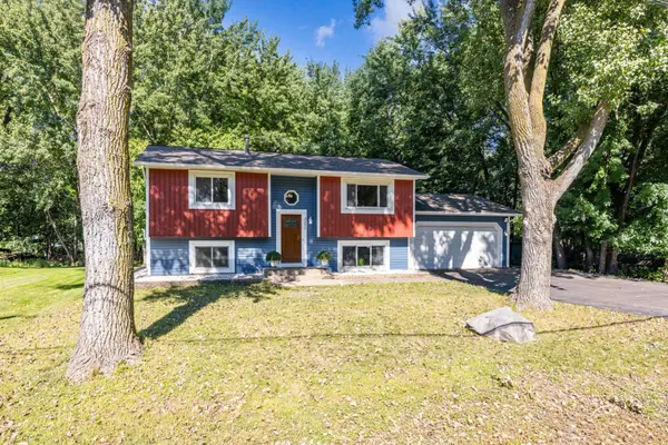3251 Victoria ST N,  Shoreview,  MN 55126