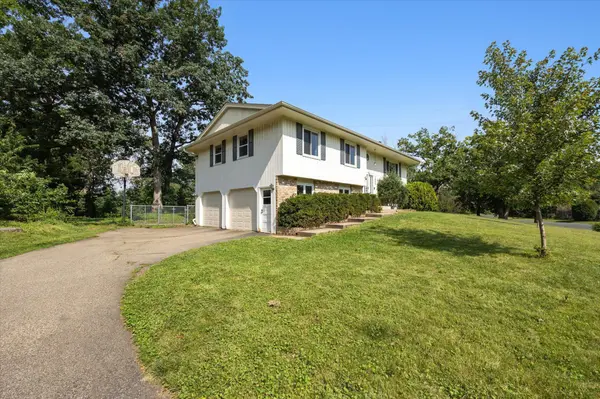 1305 Wilderness Run DR, Eagan, MN 55123