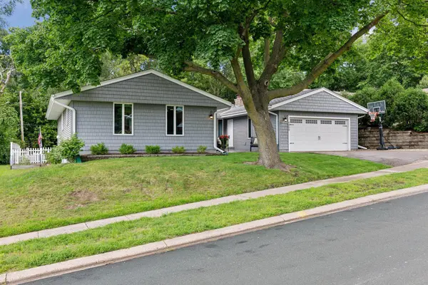 4908 Heritage Hills DR, Bloomington, MN 55437