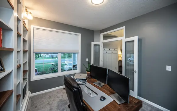 1498 Hickory LN, Waconia, MN 55387