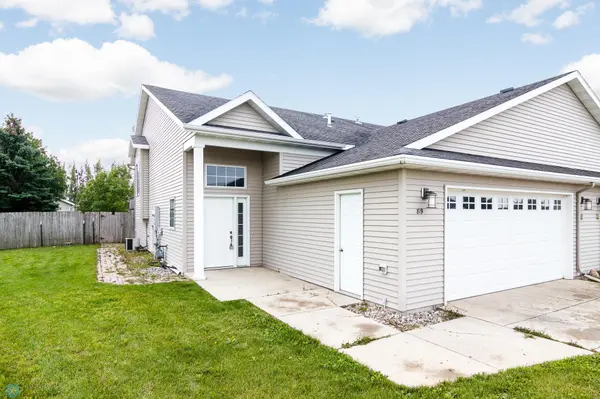819 Cinnamon Ridge PL, Fargo, ND 58078