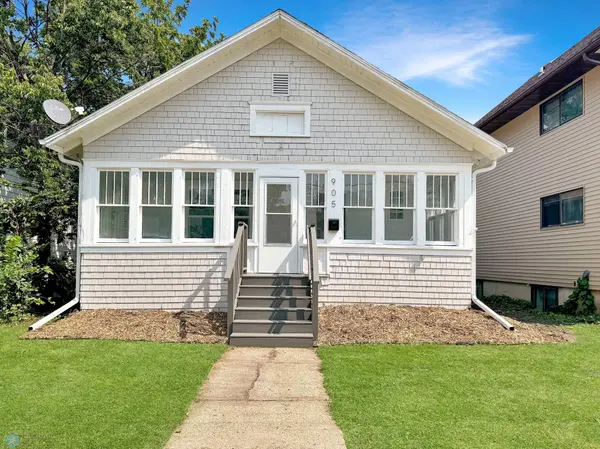 905 University DR N, Fargo, ND 58102