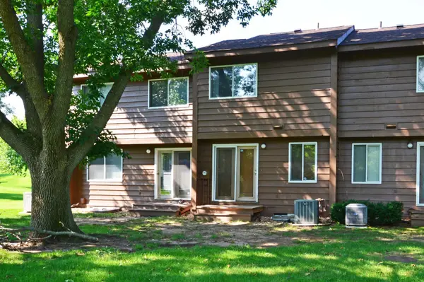 2436 Crestwood DR, North Saint Paul, MN 55109