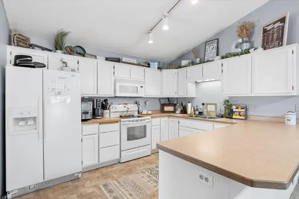 22202 Zion Pkwy NW, Oak Grove, MN 55011