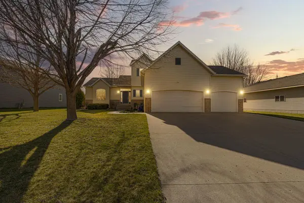 816 Hillside CT, Nicollet, MN 56074