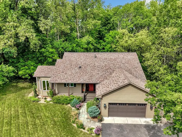 981 County Road C2 W, Roseville, MN 55113