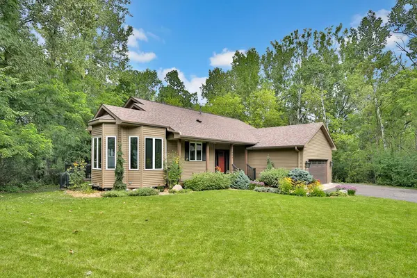 981 County Road C2 W, Roseville, MN 55113