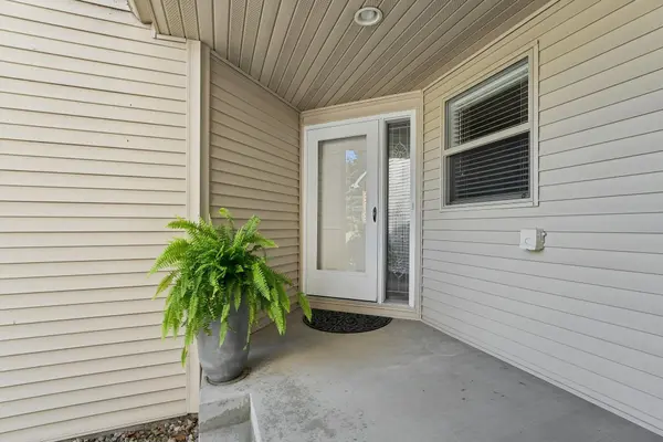 903 Oakwood Heights CIR #6, Eagan, MN 55123